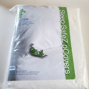 New ELF Sleep Safe Zip Mattress Cover - White Full Size